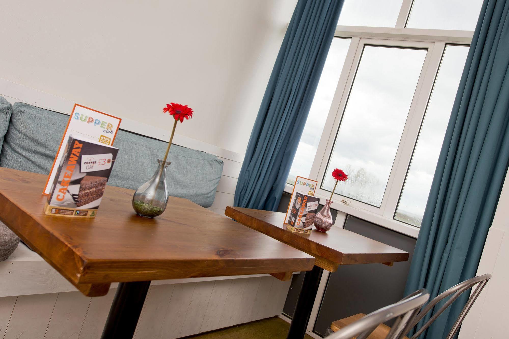 วายเอชเอ แมเนอร์เบียร์ Hostel เท็นบี ภายนอก รูปภาพ